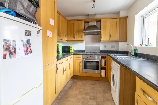 Yersin Court, Swindon, SN1, photo 3