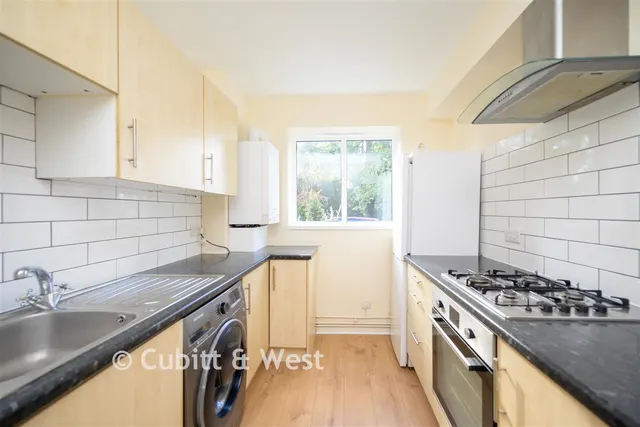 Somers Close, Reigate, RH2, photo 2