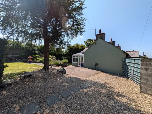 Gwalchmai, Holyhead, LL65, photo 1