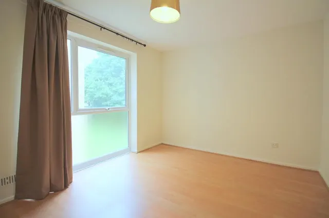Aylsham Drive, Ickenham, UB10, photo 3