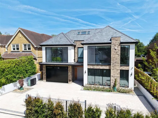 Mizen Close, Cobham, Surrey, KT11 2RJ, photo 1