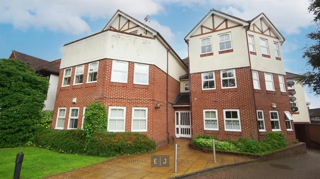 High Road, Woodford Green, IG8, photo 1