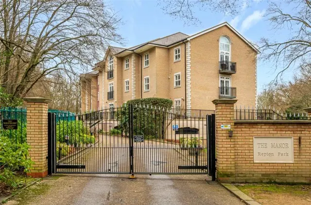 Regents Drive, Woodford Green, IG8, photo 1