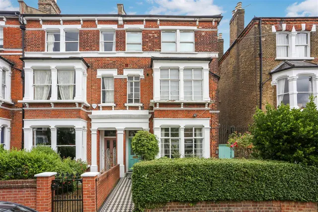 Beversbrook Road, London, photo 1