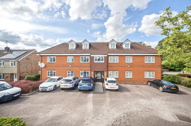 Roebuck Estate, Binfield, Bracknell, Berkshire, RG42 4DD, photo 1