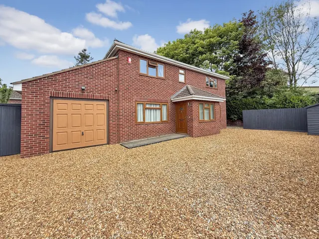Acacia Drive, Westbury, photo 1