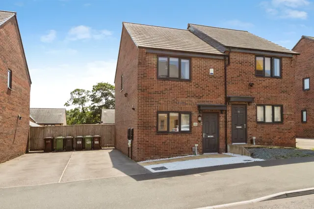Magnolia Road, Seacroft, LS14, photo 1