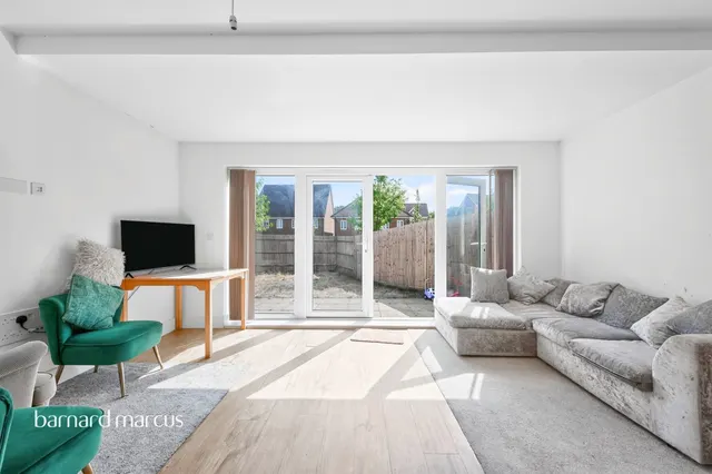 Photo 2 — Aylsham Road, Tadworth