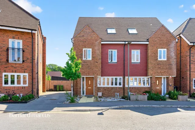 Aylsham Road, Tadworth, photo 1