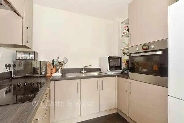 Kensett Avenue, Southwater, RH13, photo 3