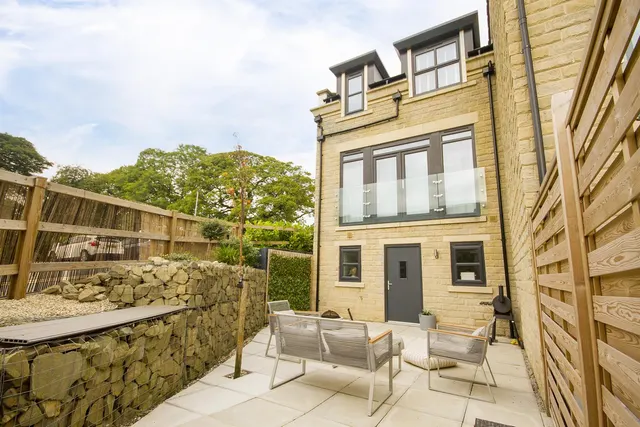 Bleaklow Court, Hawkshaw, Bury, BL8 4PT, photo 1