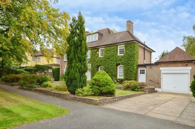 6 bedroom house, Wolsey Road, Moor Park, HA6