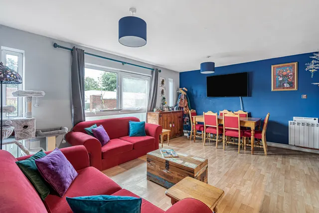 Brantwood Court, West Byfleet, KT14, photo 2