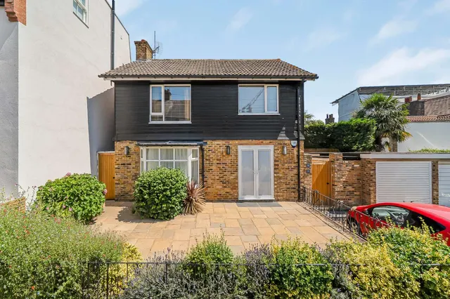 Photo 2 — Bell Lane, Twickenham, TW1 3NU