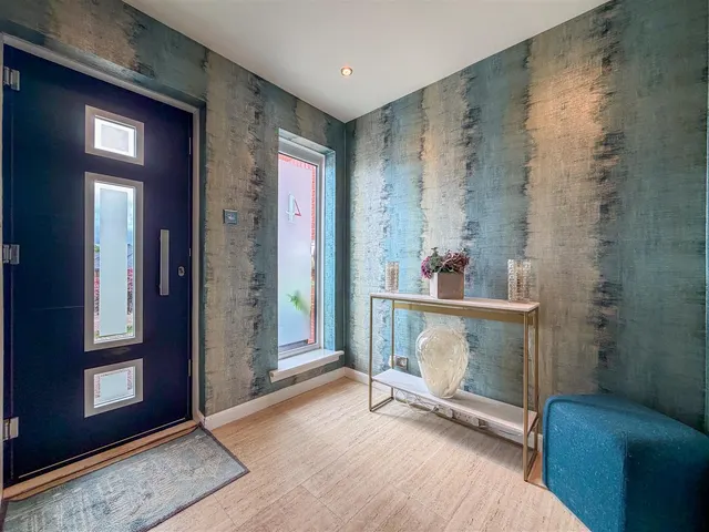 Chateau Grove, Hamilton, ML3, photo 3