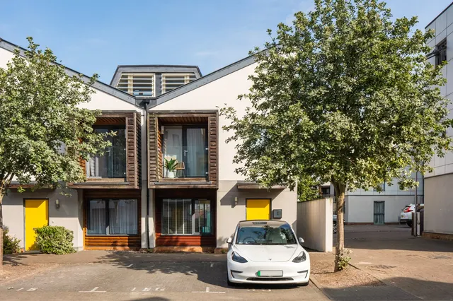 Photo 2 — Lumina House, Rowan Park, SW16
