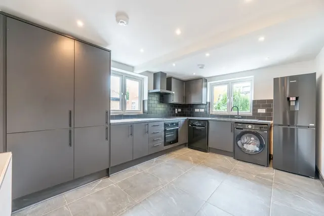 Chaplin Road, Willesden Green, NW2, photo 2