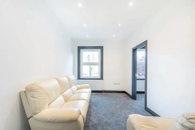 Chaplin Road, Willesden Green, NW2, photo 3
