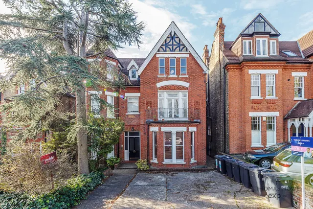2 bedroom flat — Mowbray Road, Crystal Palace, SE19