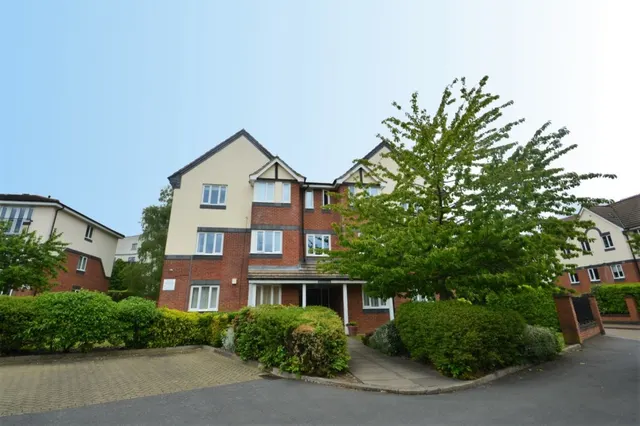Walton On Thames, KT12, photo 1
