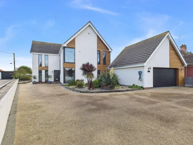5 bedroom house, Links Road, Gorleston