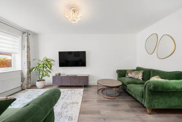 Garrett Crescent, Ottershaw, KT16, photo 2