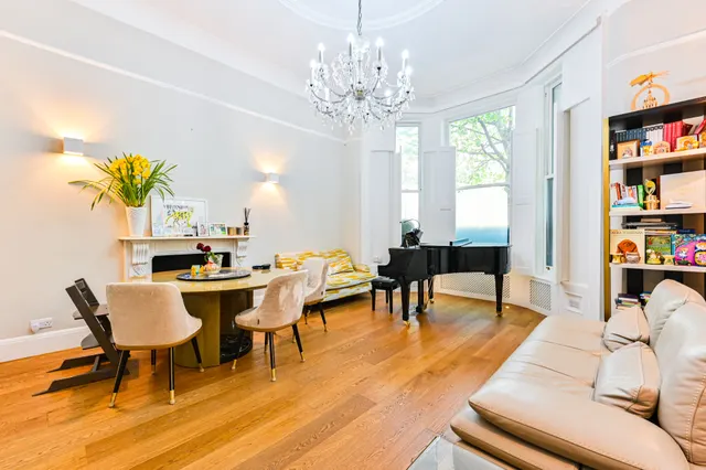 Flat 5, 177 Cromwell Road, London, photo 1