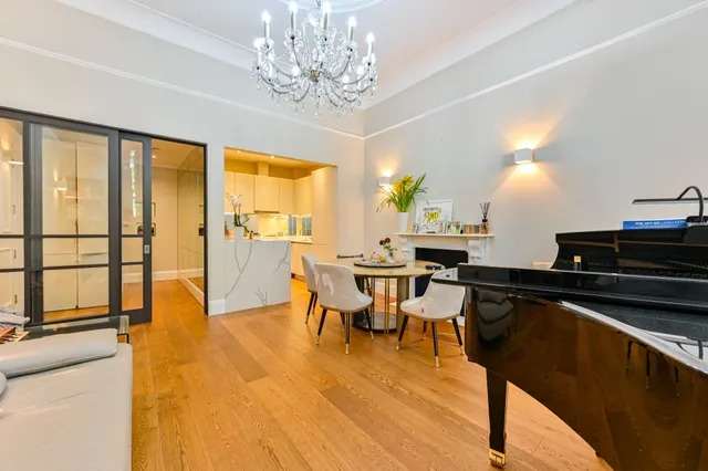 Photo 2 — Flat 5, 177 Cromwell Road, London