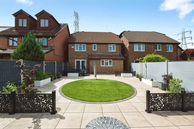 Photo 2 — Fleming Road, GRAYS, Essex, RM16
