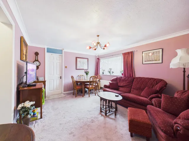 Photo 2 — Rowan Road, Tadley, RG26