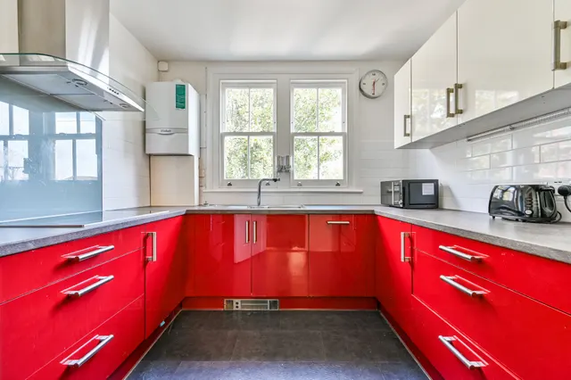 Photo 3 — 26c Mornington Grove, London