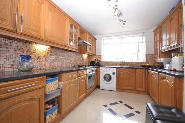 Photo 3 — Sylvester Road, London, Greater London E17 8ED