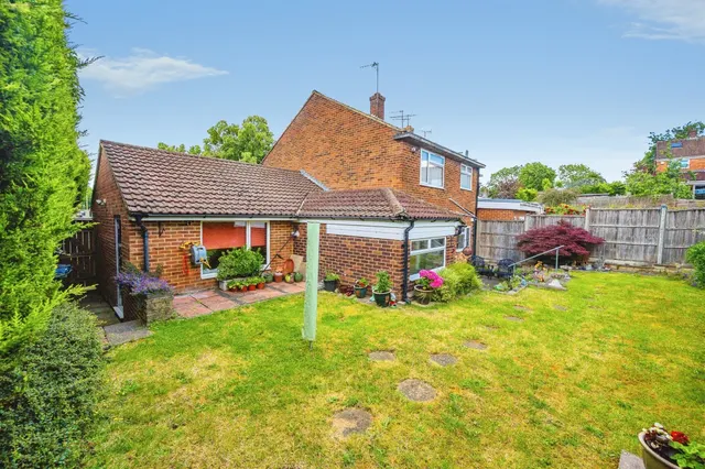 Photo 2 — Sheepcot Lane, Watford