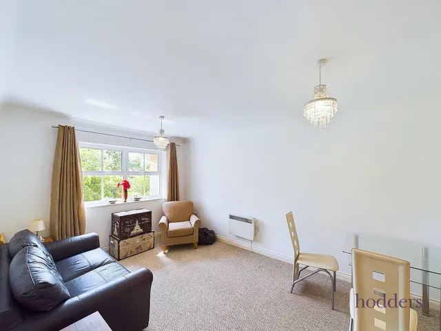 International Way, Sunbury-On-Thames, TW16, photo 2