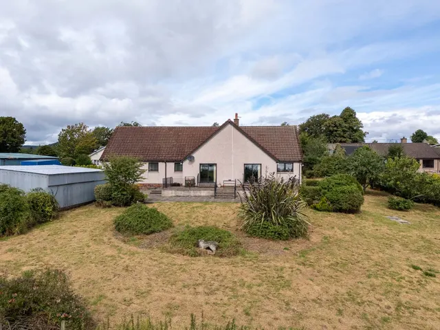 Photo 3 — Trinity House, Upper Pitfour, Glencarse, Perth, PH2 7NJ