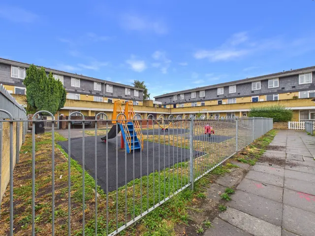 Feltham, Middlesex, photo 1