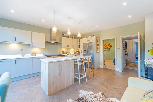 Photo 2 — Heathfield North, Twickenham, TW2 7QN