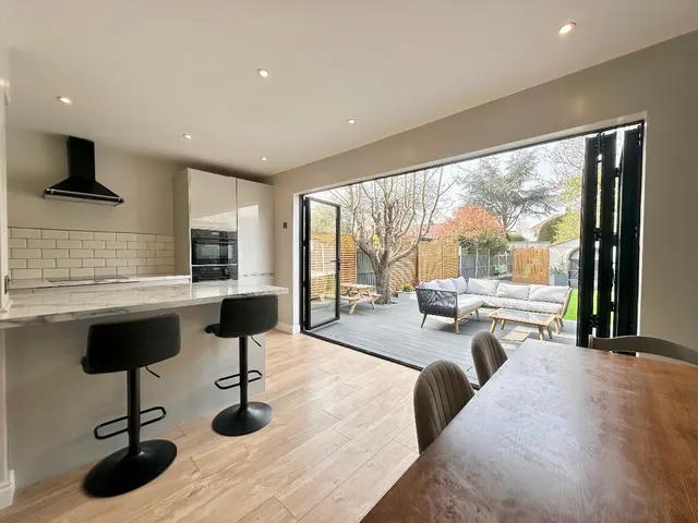 Photo 2 — Birkdale Avenue, Romford