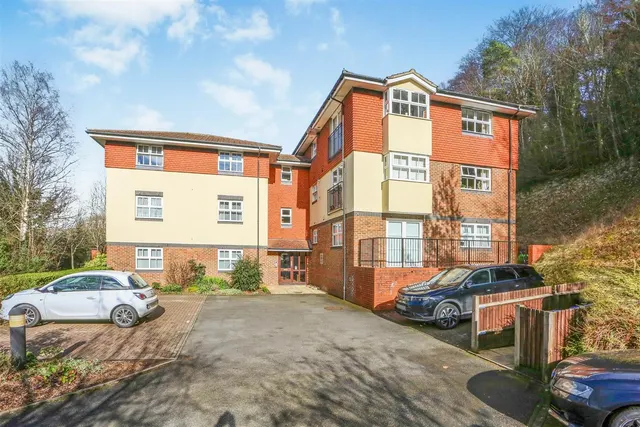Hazel Way, Chipstead, Coulsdon, CR5 3PJ, photo 1