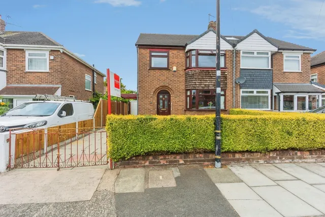 Sunningdale Avenue, Sale, Greater Manchester, M33, photo 1