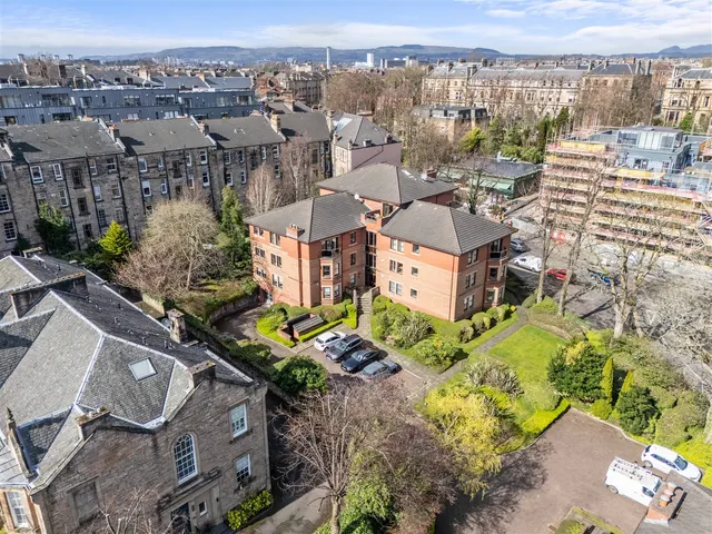 F10 Westside Gardens, 6 Partickhill Road, Partickhill, G11 5BL, photo 1