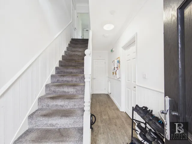 Doddsfield Road, Slough, SL2, photo 2