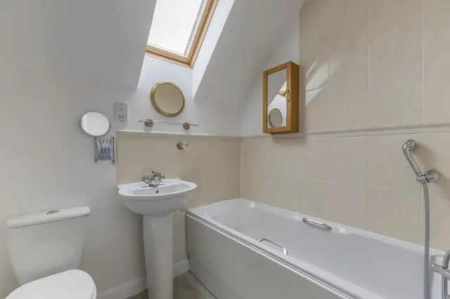 Lady Aylesford Avenue, Stanmore, HA7, photo 2
