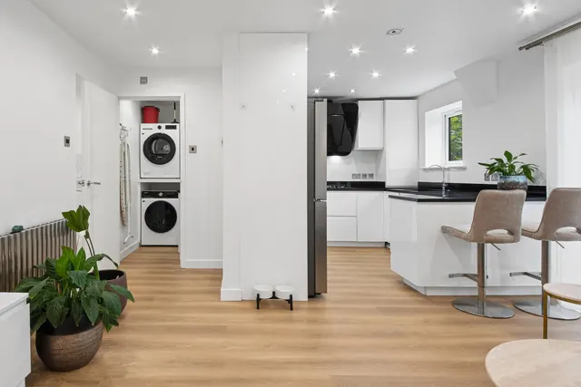 Weseley Avenue, E16, photo 2