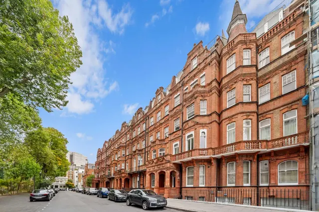 Bina Gardens, London, SW5 0LA, photo 1