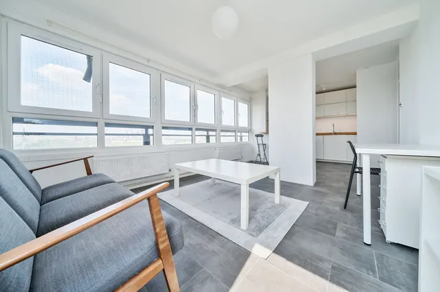 Photo 2 — 37 Coniston House, Wyndham Road, London