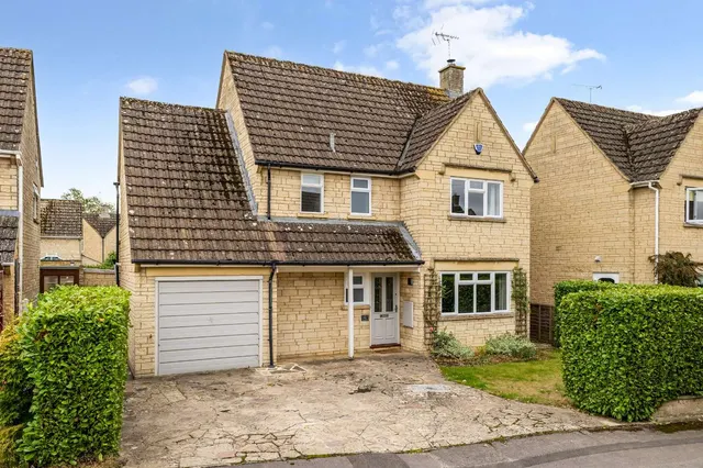 Sudeley Drive, South Cerney, Cirencester, Gloucestershire, GL7 5XN, photo 1