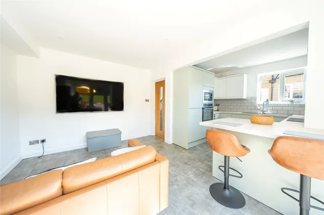 Buckstone Road, Leeds, LS17, photo 2