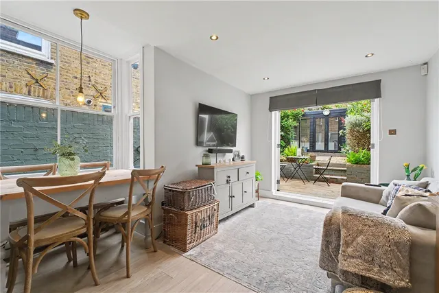 Photo 3 — Thorpedale Road, London, N4