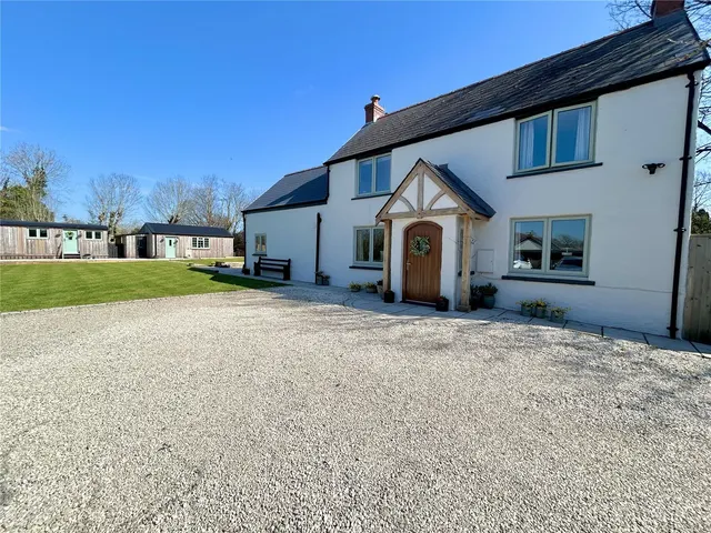 Well Road, Milford Haven, SA73, photo 1
